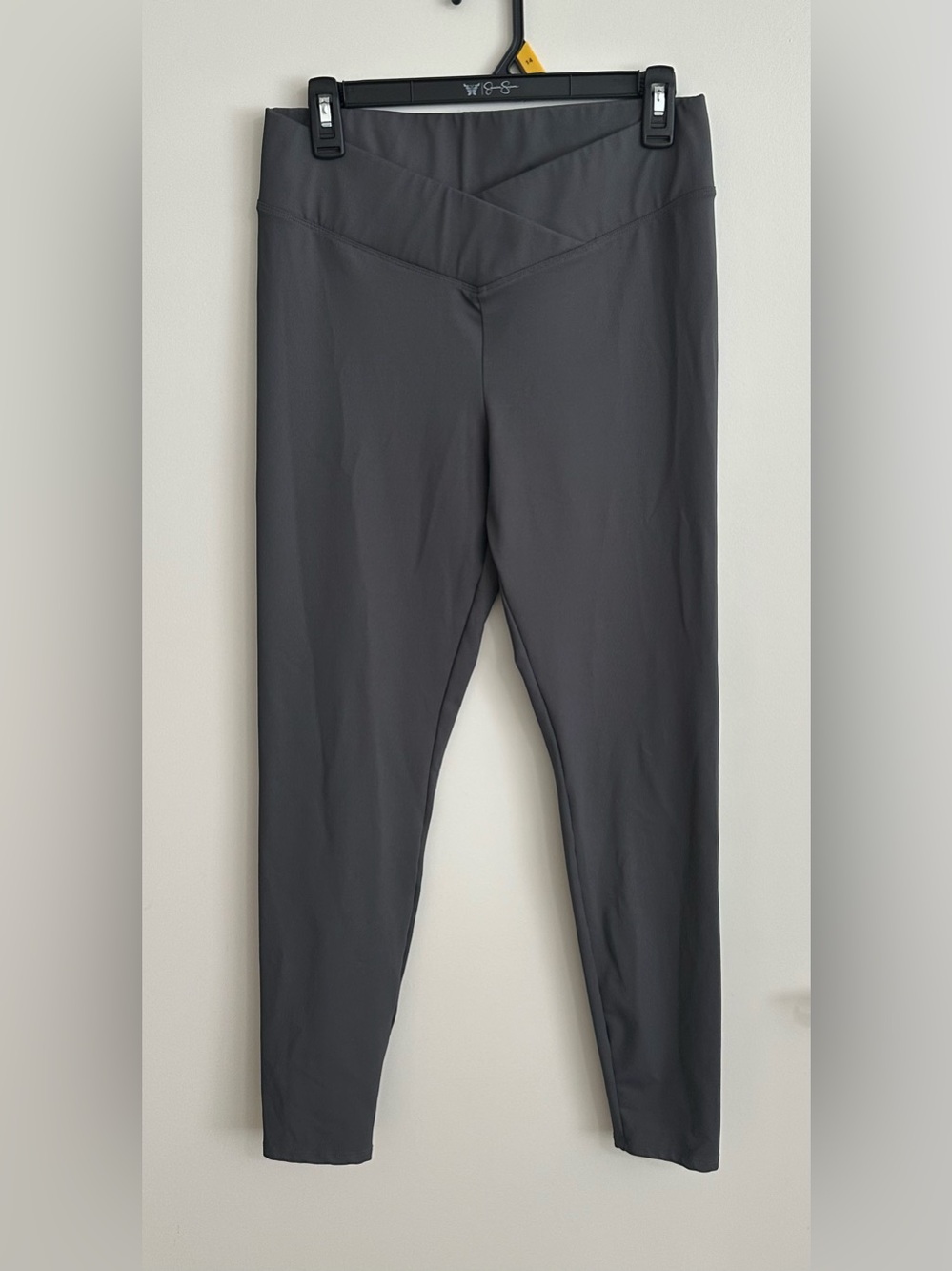 Express Dark Gray V-Cut High-Waist Leggings